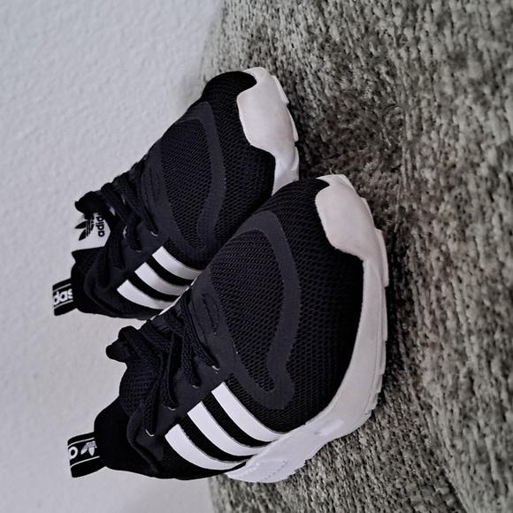 Adidas original boys sneakers size 7k - Picture 3 of 5